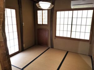 凛とした空気が漂う畳の間と障子