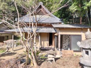 外観・お風呂場の窓側から見た情緒ある建物全体
